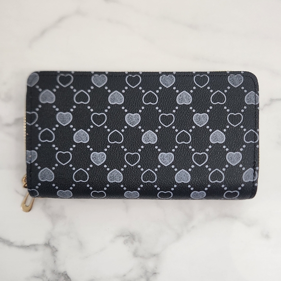 Stylish Black & White Heart Print Pattern Double Zip Wristlet Wallet - Picture 2 of 12